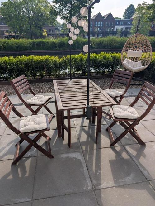 Ikea ÄPPLARÖ tuinset – tafel + 4 klapstoelen met kussens, Tuin en Terras, Tuinsets en Loungesets, Gebruikt, Tuinset, Hout, 4 zitplaatsen