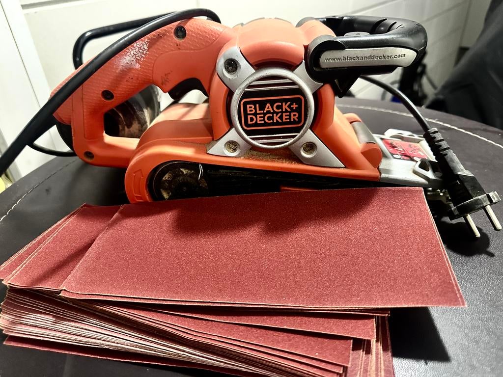 Black+Decker KA88 Bandschuurmachine + 100 vellen, Doe-het-zelf en Verbouw, Gereedschap | Schuurmachines, Gebruikt, Bandschuurmachine