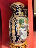 Grote Chinese vaas incl voetstuk (2 beschikbaar), Ophalen, A, A, A
