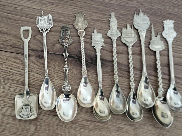 10 verzilverde lepeltjes van landen en steden, Antiek en Kunst, Antiek | Bestek, Ophalen of Verzenden