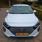 Hyundai IONIQ 1.6 GDI Blue HEV 141 pk DCT 2017 Wit, Auto's, Hyundai, Stof, Achteruitrijcamera, Wit, Origineel Nederlands