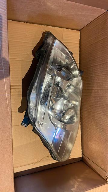Koplamp linksvoor Toyota Verso 2009-2018 beschikbaar voor biedingen