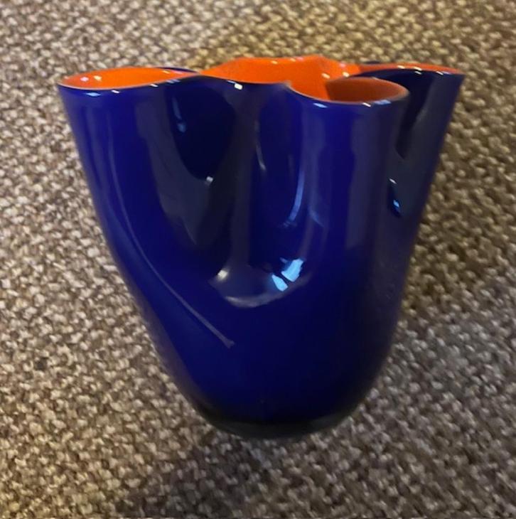 Vintage Murano-stijl glazen vaas blauw/oranje binnenzijde, Huis en Inrichting, Woonaccessoires | Vazen, Zo goed als nieuw, Overige kleuren