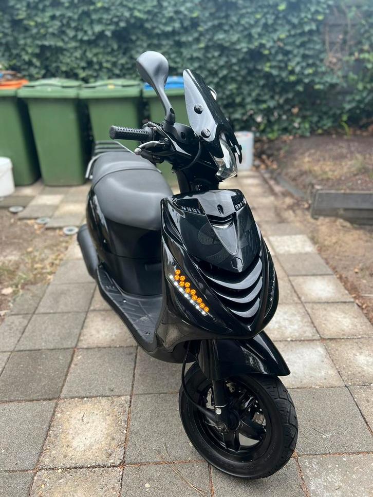 Piaggio zip 125cc 2t snor, Fietsen en Brommers, Scooters | Piaggio, Zo goed als nieuw, Zip, Benzine, Ophalen of Verzenden