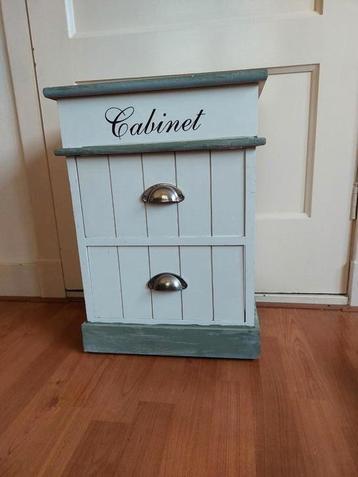 Nachtkastje  beschikbaar voor biedingen