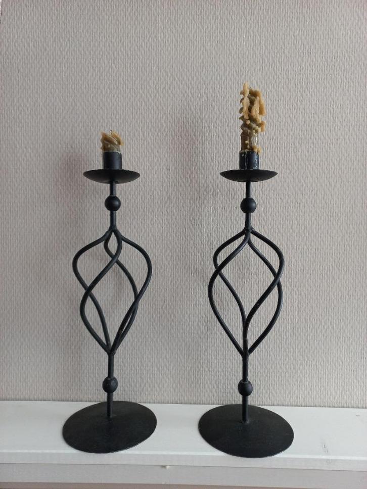 Stoere sobere kandelaars van zwart ijzer, Huis en Inrichting, Woonaccessoires | Kandelaars en Kaarsen, Gebruikt, Kandelaar, Minder dan 25 cm