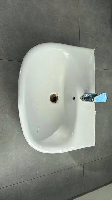 Keramische wasbak in super goede staat beschikbaar voor biedingen