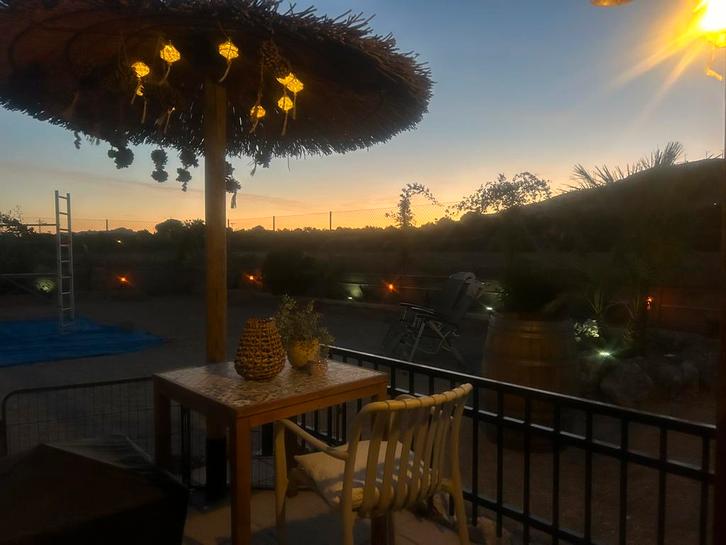 Zeer mooie handgemaakte Spaanse parasol winterprijs 250euro, Tuin en Terras, Parasols, Zo goed als nieuw, Parasolvoet, Minder dan 1 meter