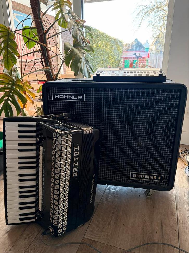 Hohner Electronium N accordeon met versterker, Muziek en Instrumenten, Accordeons, Gebruikt, Toetsaccordeon, Overige formaten