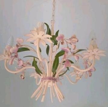 Franse Brocante Luster Lathyrus  bloemen 5 arms luchter beschikbaar voor biedingen