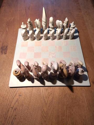 Schaakspel, stijlvol en functioneel, speksteen  beschikbaar voor biedingen