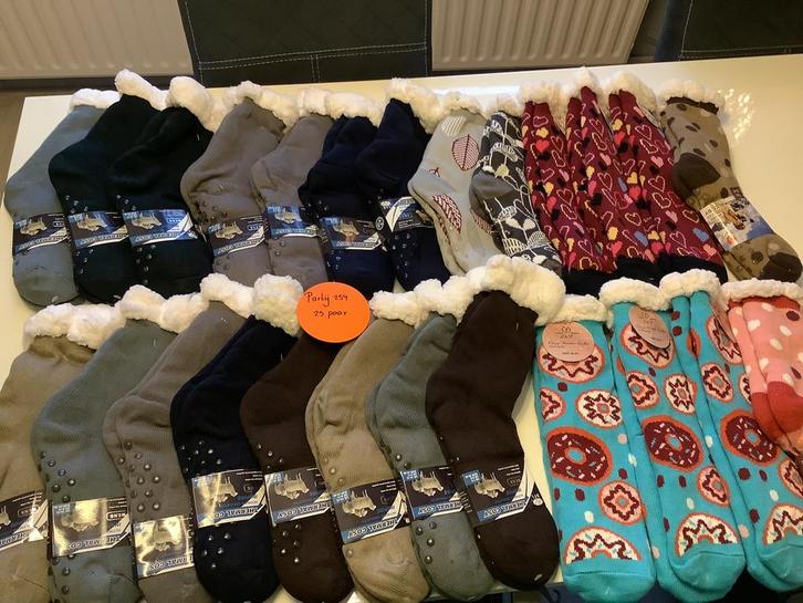 Partij heren en dames fluffy sokken. ( partij 254), Diversen, Rommelmarktspullen, Ophalen of Verzenden