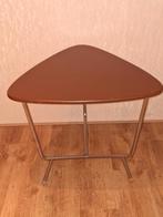 Vintage driehoekig tafeltje, Ophalen, Gebruikt, Metaal of Aluminium, Vintage