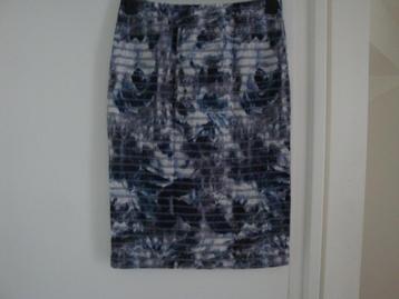 GEISHA rok met bloemen en strepen. Maat L / 40. beschikbaar voor biedingen