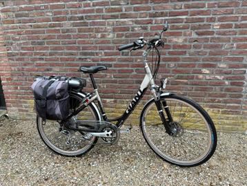 Giant Twist Aspiro Hybrid E-bike, ZEER goede staat. beschikbaar voor biedingen