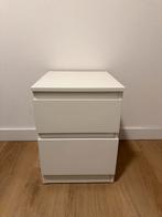Moderne Nachtkast In Zeer Goede Staat, Huis en Inrichting, Slaapkamer | Nachtkastjes, Ophalen, Minder dan 45 cm, Zo goed als nieuw