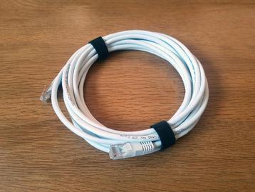 Internetkabel UTP Cat5E wit 5m (2 stuks) beschikbaar voor biedingen