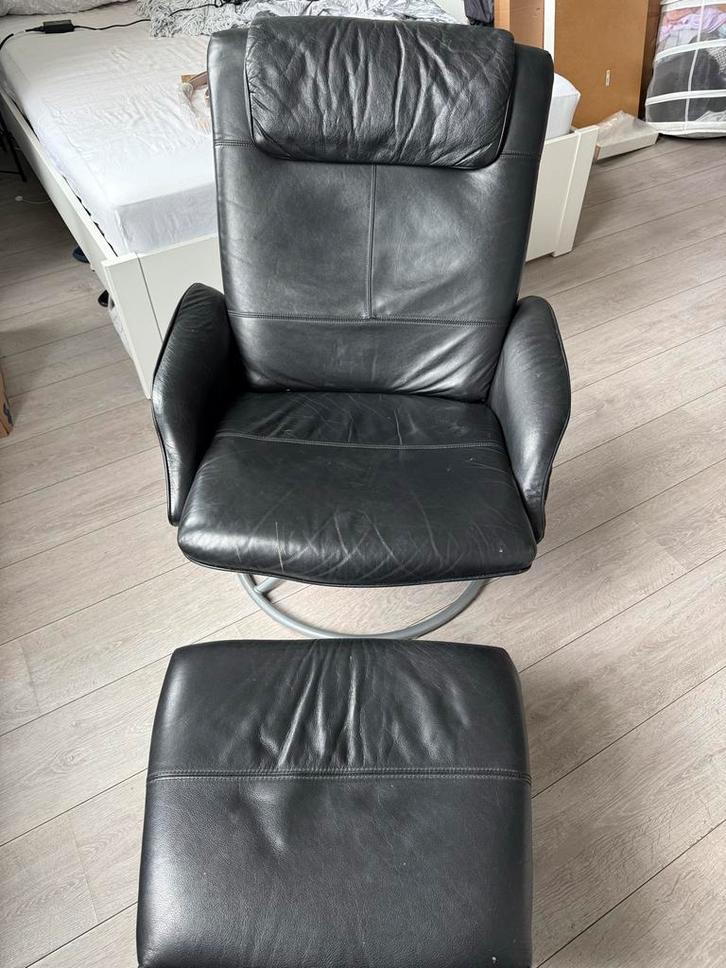 Luxe Zwarte Relaxstoel met Voetenbank, Huis en Inrichting, Fauteuils, Gebruikt, Leer, 50 tot 75 cm, Ophalen