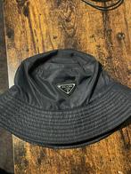 Prada bucket hoed, Kleding | Heren, Hoeden en Petten, Hoed, Ophalen of Verzenden, Prada, 57 cm (M, 7⅛ inch) of minder