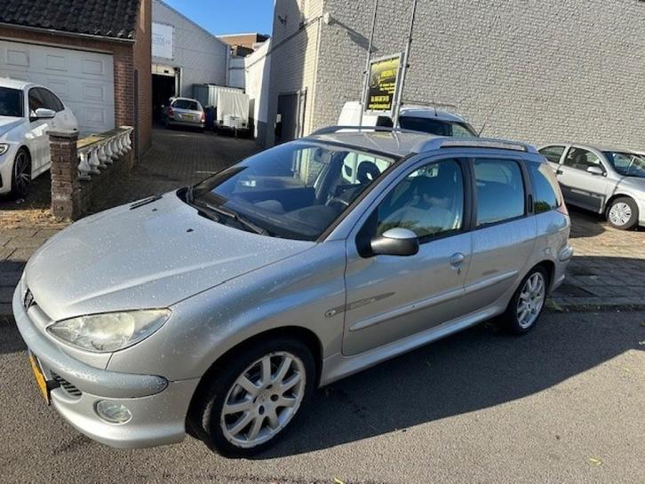 Peugeot 206, Auto's, Peugeot, Bedrijf, Benzine, C, Stationwagon, Handgeschakeld, Origineel Nederlands, Zilver of Grijs, Voorwielaandrijving
