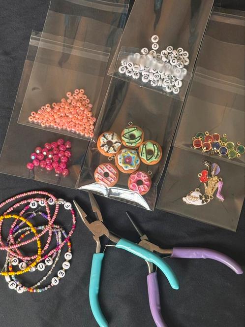 Cratief kinderfeestje ? Maak zelf sieraden, Hobby en Vrije tijd, Kralen en Sieraden maken, Zo goed als nieuw, Kraal, Ophalen of Verzenden