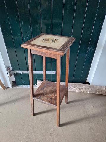 Bijzettafeltje / plantentafel - hout met tegel ruiter beschikbaar voor biedingen