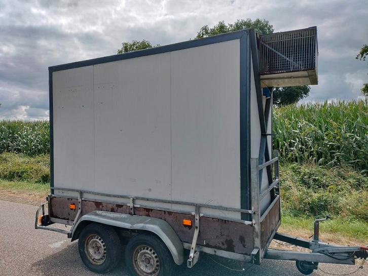 Aanhangwagen + koelcontainer, Hobby en Vrije tijd, Feestartikelen | Verhuur, Gebruikt, Ophalen