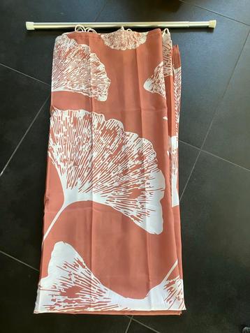 Douchegordijn z.g.a.n. inclusief ringen en stang beschikbaar voor biedingen