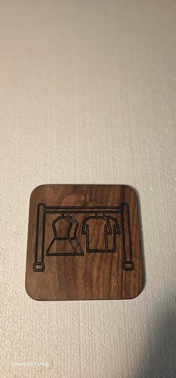 Houten Bordje - Kledingrek Design beschikbaar voor biedingen