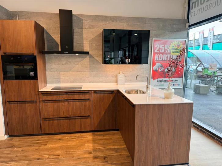 Showroomkeuken, Huis en Inrichting, Keuken | Complete keukens, Nieuw, Hoekkeuken, Graniet of Steen, Ophalen