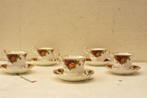 Royal Albert 5 porseleinen kopjes 5 porseleinen schoteltjes, Huis en Inrichting, Keuken | Servies, Gebruikt, Kop(pen) en/of Schotel(s)