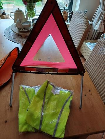Gevarendriehoek set nieuw in de verpakking.    beschikbaar voor biedingen