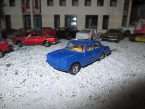 1:64 Mercedes Benz /8 W114 / W115 - Corgi Juniors blauw, Hobby en Vrije tijd, Modelauto's | Overige schalen, Gebruikt, Ophalen of Verzenden