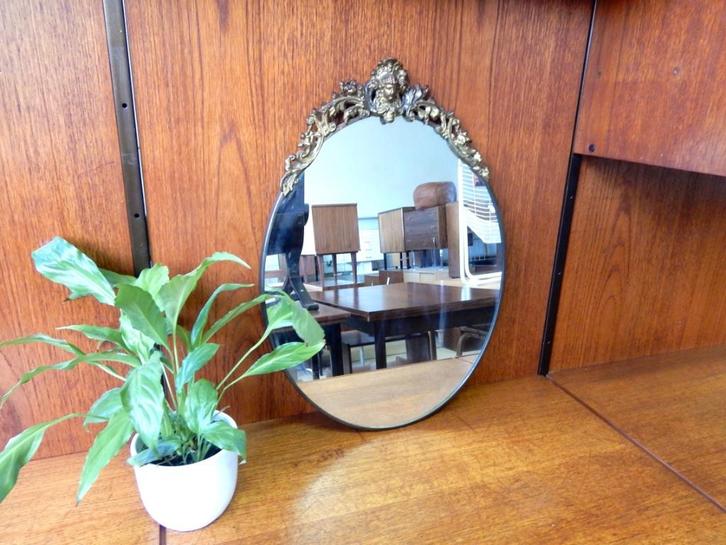 Mooie vintage / antieke spiegel. Het ornament is van metaal, Huis en Inrichting, Woonaccessoires | Spiegels, Gebruikt, Minder dan 50 cm