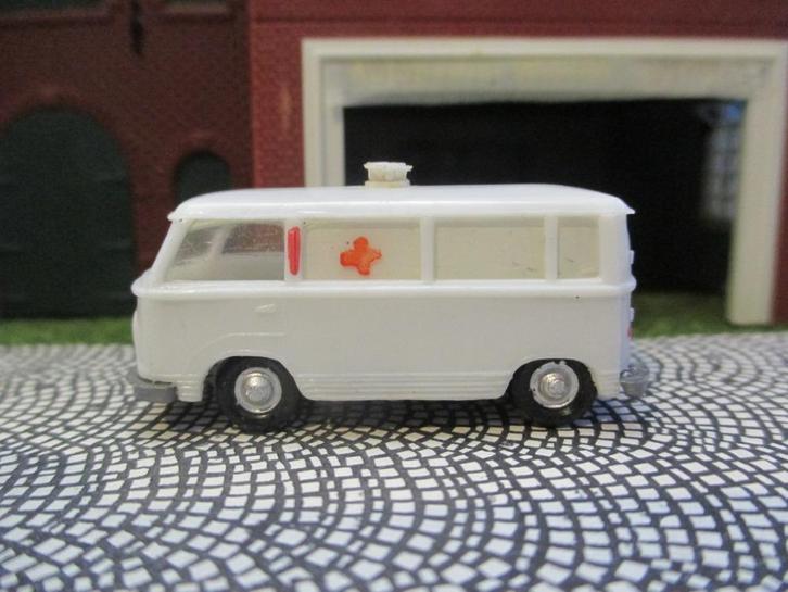 Ford Taunus Transit FK1000 - Eko AMBULANCE, Hobby en Vrije tijd, Modelauto's | 1:87, Zo goed als nieuw, Auto, Ophalen of Verzenden
