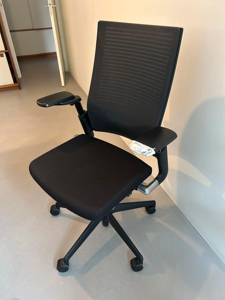 Ahrend 2020 Extra Verta bureaustoel - Utrecht, Huis en Inrichting, Bureaustoelen, Gebruikt, Bureaustoel, Zwart, Ergonomisch, Ophalen