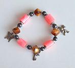 Armband met bedels en grote kralen, Ophalen of Verzenden, Zo goed als nieuw, Roze, Met bedels of kralen