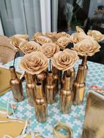 15 satijnen roosjes, vaasjes, vlaggetjes, Ophalen of Verzenden, Zo goed als nieuw, Geboorte of Huwelijk