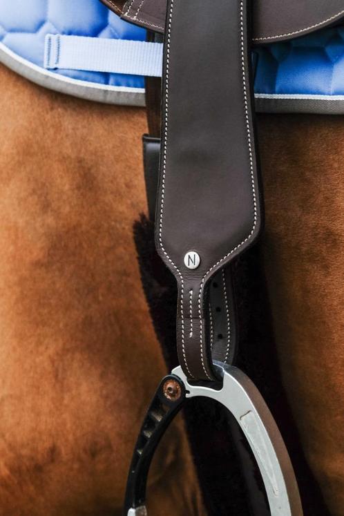 brede platte beugelriemen bruin / zwart 145 160, Dieren en Toebehoren, Paarden en Pony's | Hoofdstellen en Tuigage, Nieuw, Ophalen of Verzenden