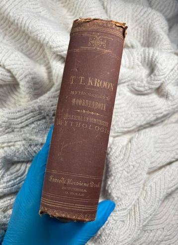 T.T. Kroon Mythologisch Antiek Woordenboek beschikbaar voor biedingen
