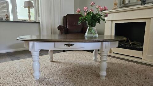 Landelijke eiken salontafel – wit gespoten met donker blad, Huis en Inrichting, Tafels | Salontafels, Gebruikt, Minder dan 50 cm