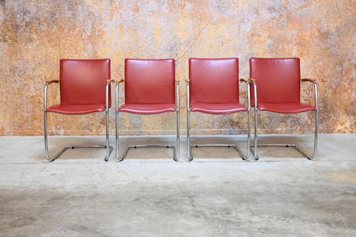 ZGANieuw 4 rode leren Leolux Freyr design eetkamerstoelen, Huis en Inrichting, Stoelen, Zo goed als nieuw, Vier, Hout, Leer, Metaal