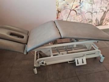Elektrisch verstelbare massagetafel. Enraf Nonius beschikbaar voor biedingen