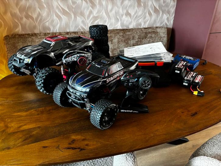 Traxxas Maxx v2 en Traxxas Stampede met veel toebehoren, Hobby en Vrije tijd, Modelbouw | Radiografisch | Auto's, Zo goed als nieuw