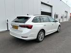 Skoda Octavia Combi 1.5 TSI First Edition | Navi | Parkeerhu, Voorwielaandrijving, Stof, 4 cilinders, Wit