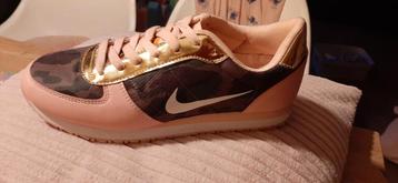 Nike Dames Sneaker maat 39 nieuw beschikbaar voor biedingen