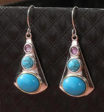 Oorbellen met turquoise natuursteen beschikbaar voor biedingen