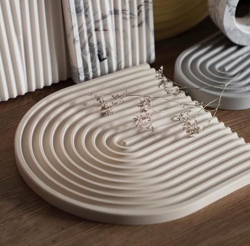 Jesmonite Beige gebogen boog 22cm, Huis en Inrichting, Woonaccessoires | Overige, Nieuw, Ophalen of Verzenden