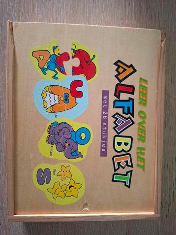 Houten Alfabet Puzzel - Leerzaam Speelgoed beschikbaar voor biedingen