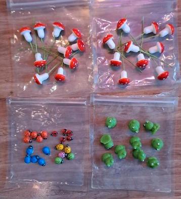 Miniatuur herfst paddenstoelen,lieveheersbeestjes en kikkers beschikbaar voor biedingen